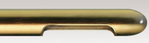 Aspect de l'extrémité d'une canule de lipoaspiration de 4mm.